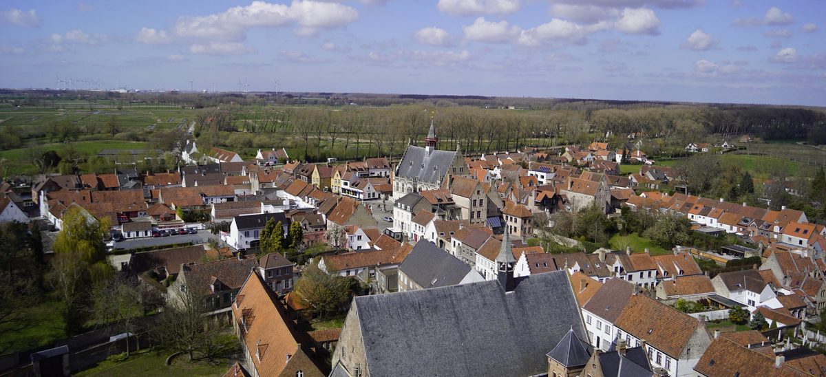 Vue aérienne de Damme avec l'emplacement des galeries va'ART et Hondsdamme